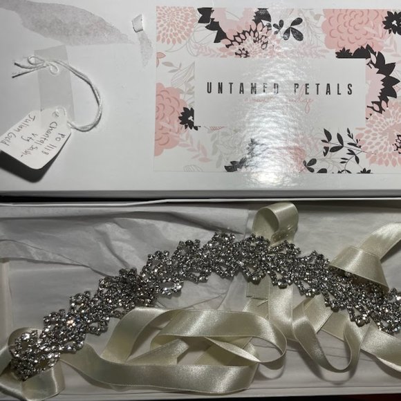 Untamed Petals (by Amanda Judge) Rhinestone Bridal Belt - Picture 2 of 2